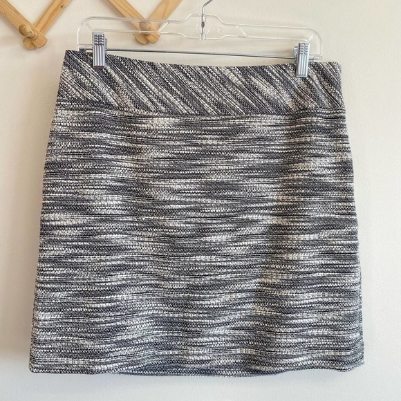 LOFT Black and White Boucle Tweed Mini Skirt Size 8 - Picture 1 of 8